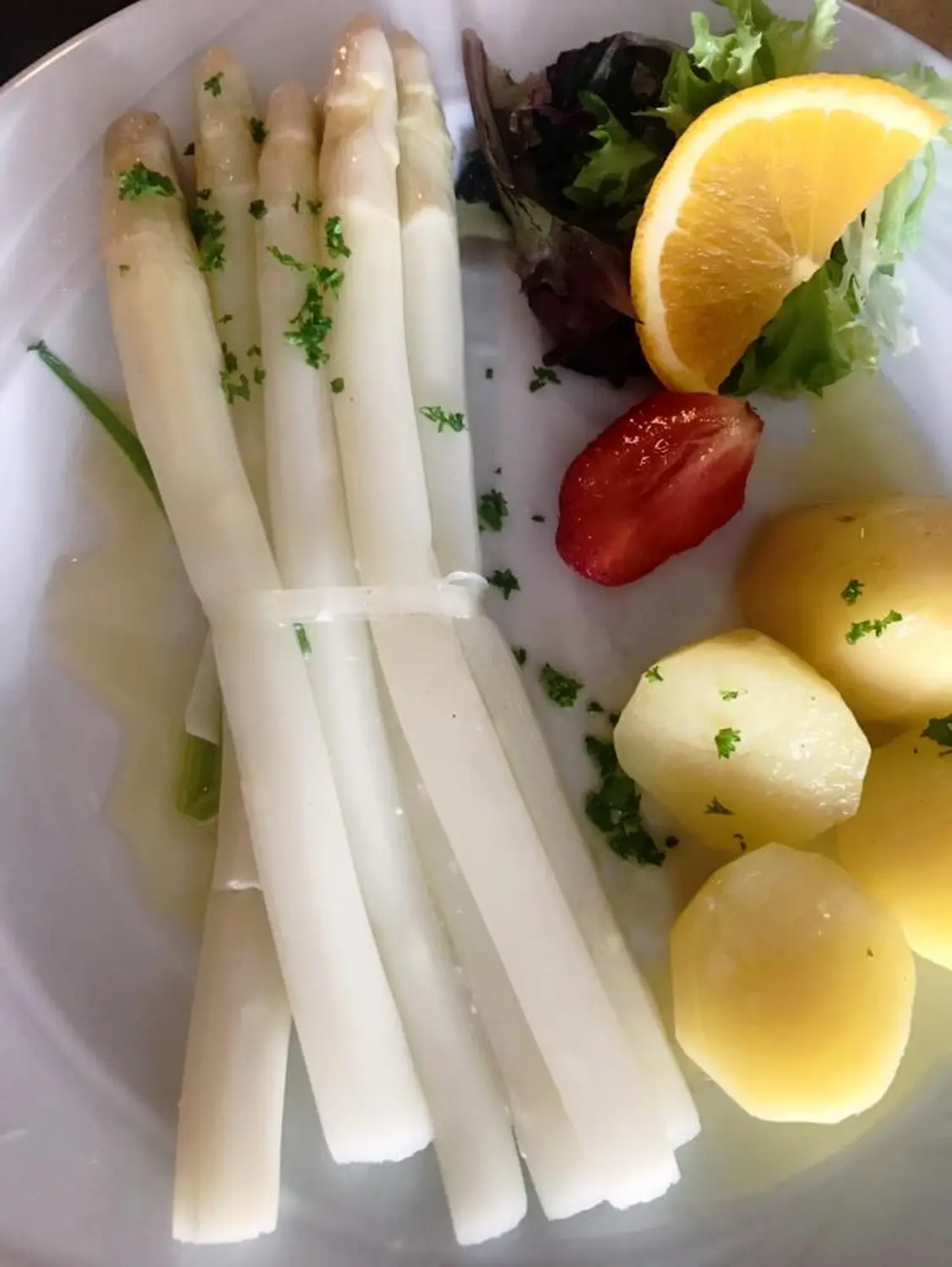 Spargel, Schinken, Sauce Hollandaise, Kartoffeln vom Hotel Borchert